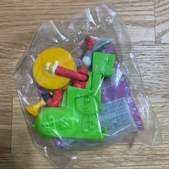 Vintage Happy Birthday Looney Tunes Toy 14 NEW McDonald’s - Picture 3 of 3